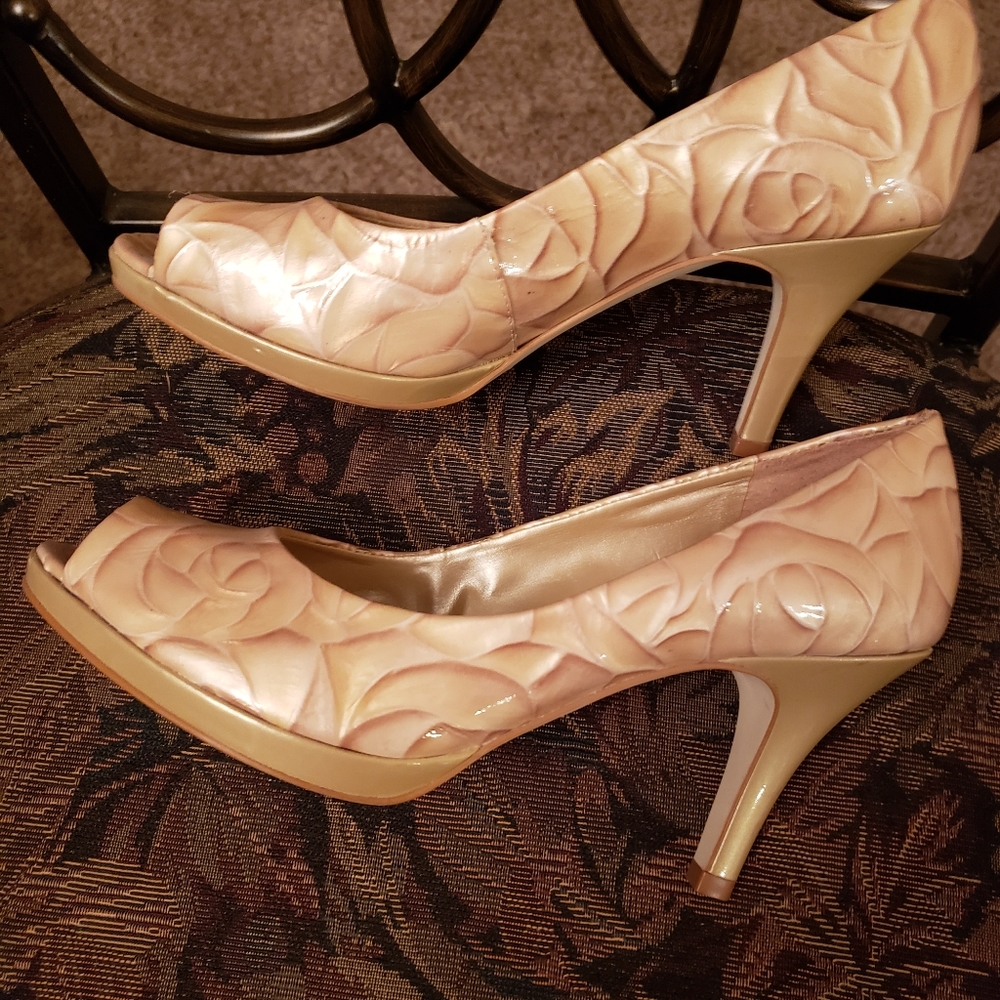 Alex Marie pump